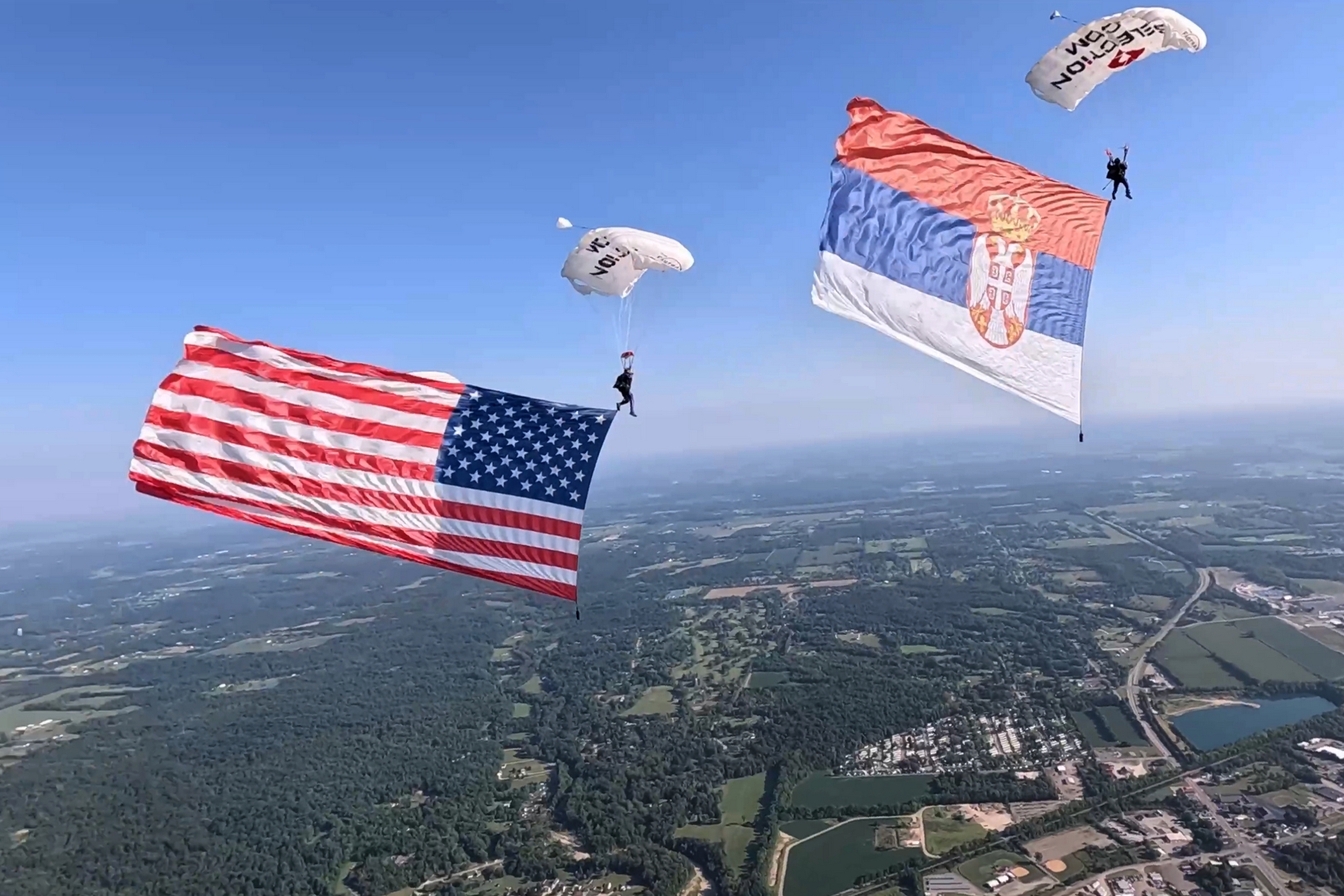 Srpska zastava na nebu Amerike: Dimitrije je ostvario svoj san, a kaže da je tek počeo