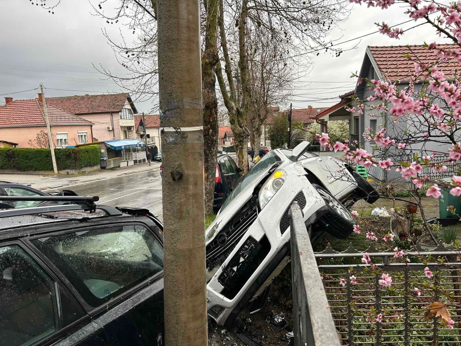 DEBRIS EVERYWHERE, CAR ENDS HOISTED ONTO FENCE: Photos of Kragujevac horror that killed one person!