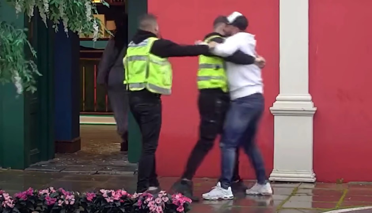 Haos u Eliti! Trudna Anita prošla kroz staklo: Obezbeđenje uletelo, Luka izbezumljen "Pocepala je ruku"