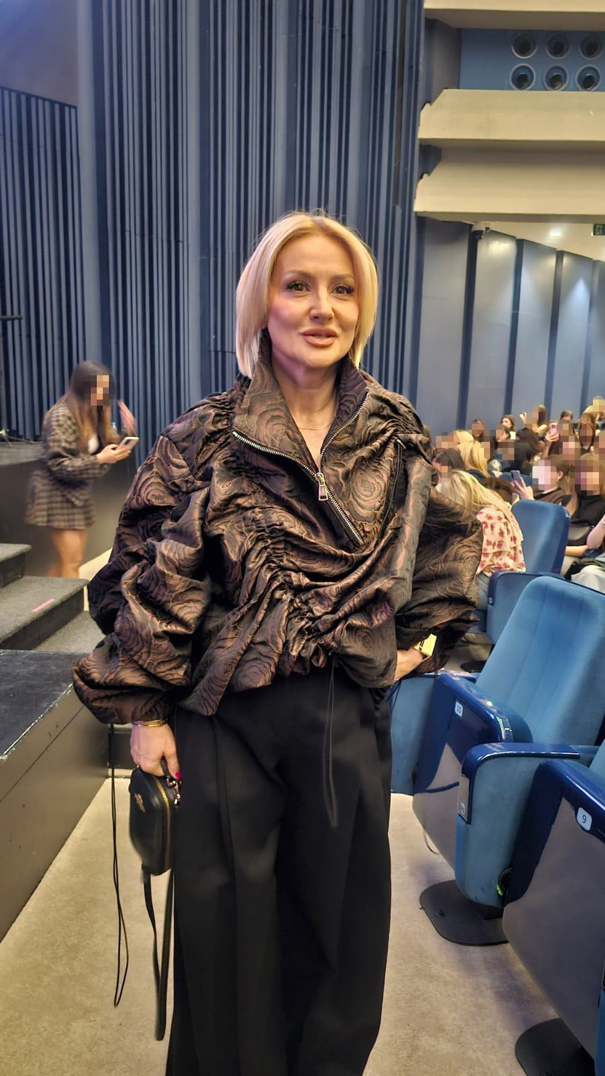 Goca Tržan flertovala s konobarom, pa objavila sliku sa njim: Evo kako je Raša reagovao na ovaj potez