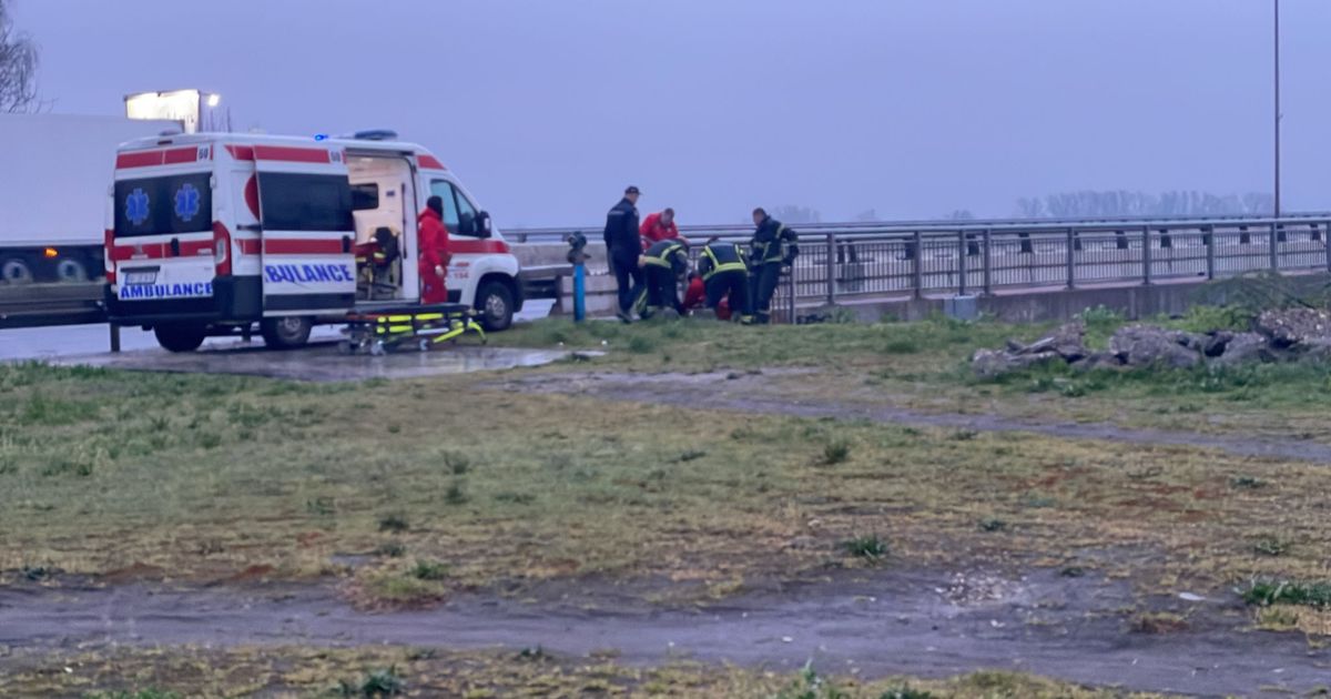 Prve slike sa mesta nesreće na Pupinovom mostu: Vatrogasci uspešno izvukli muškarca!
