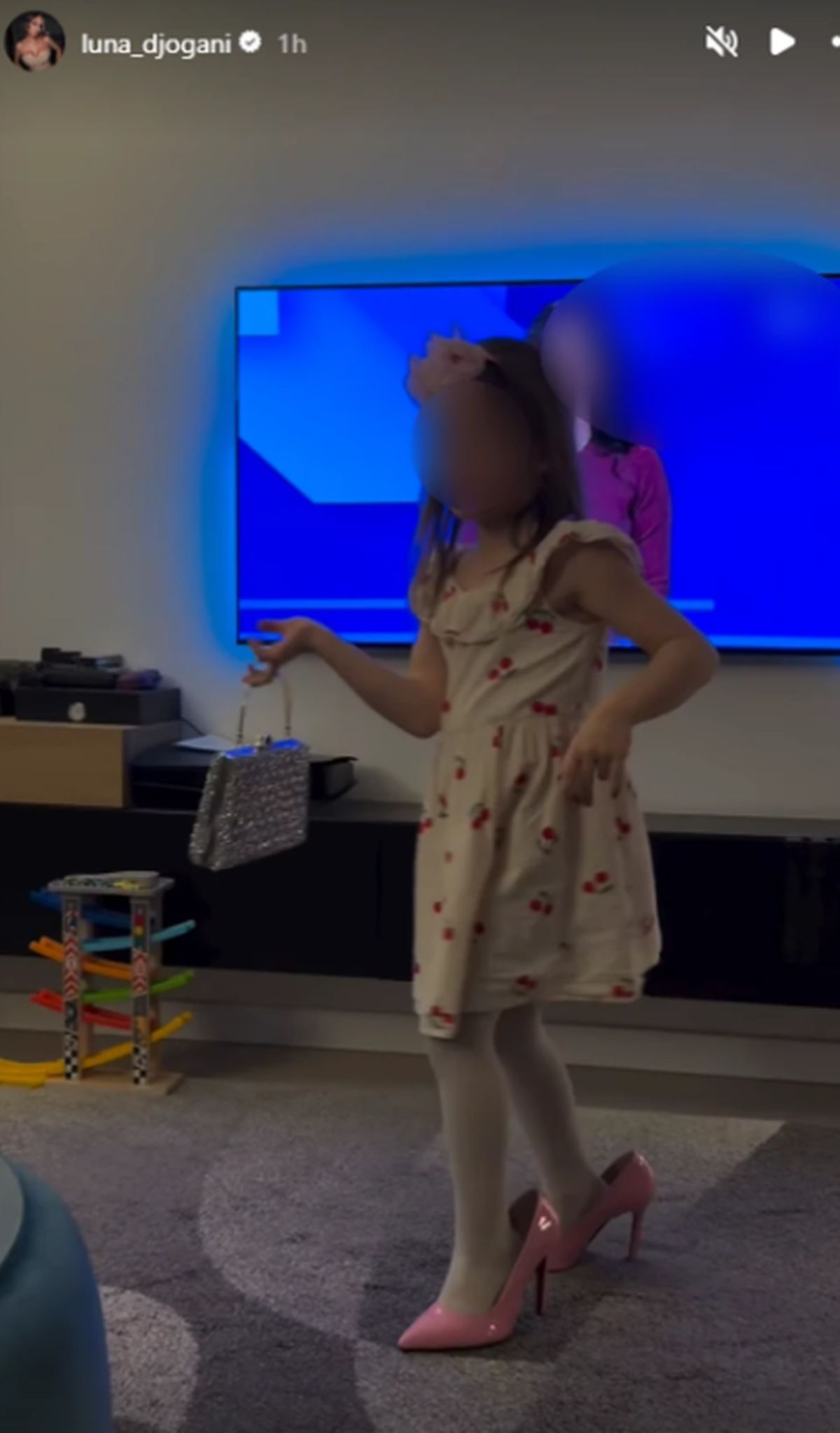 Lunina ćerka ukrala šou, šeta u štiklama kao na modnoj pisti: Prizor iz njenog i Markovog doma raznežio sve