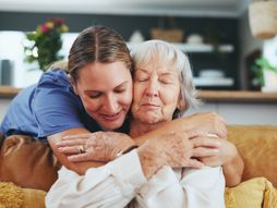 Medicinska sestra starija zena baba