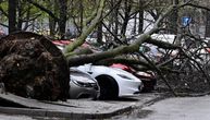 Zagreb ne pamti ovakvu katastrofu: Vetar šiba i do 120km/h, čupa krovove kao od šale, stabla samo padaju