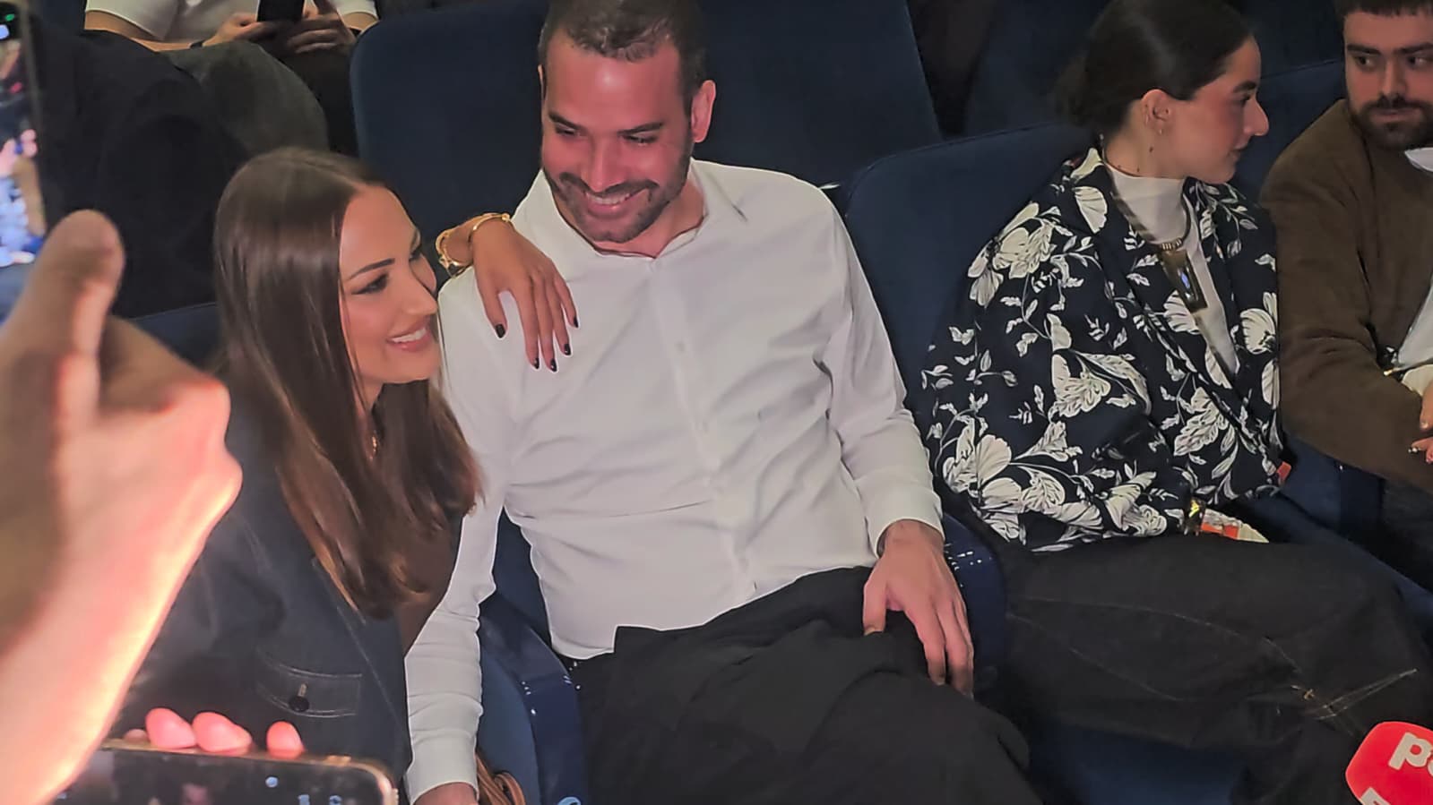 Prija i Filip zagrljeni u 1. redu na koncertu Jakova Jozinovića: Pored njih stigle i ove poznate ličnosti