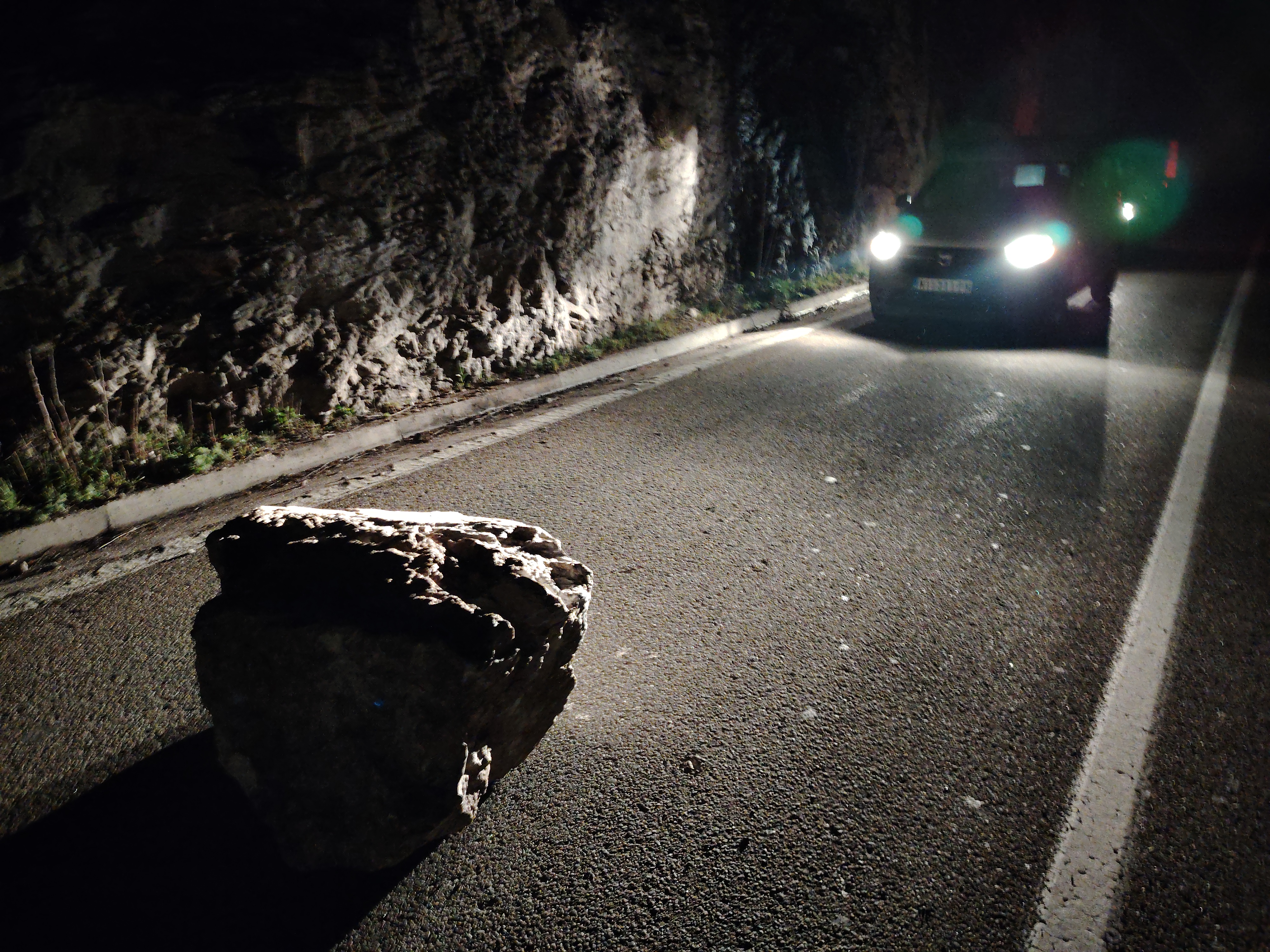 Incident u Sićevačkoj klisuri: Stena pala direktno na kolovoz