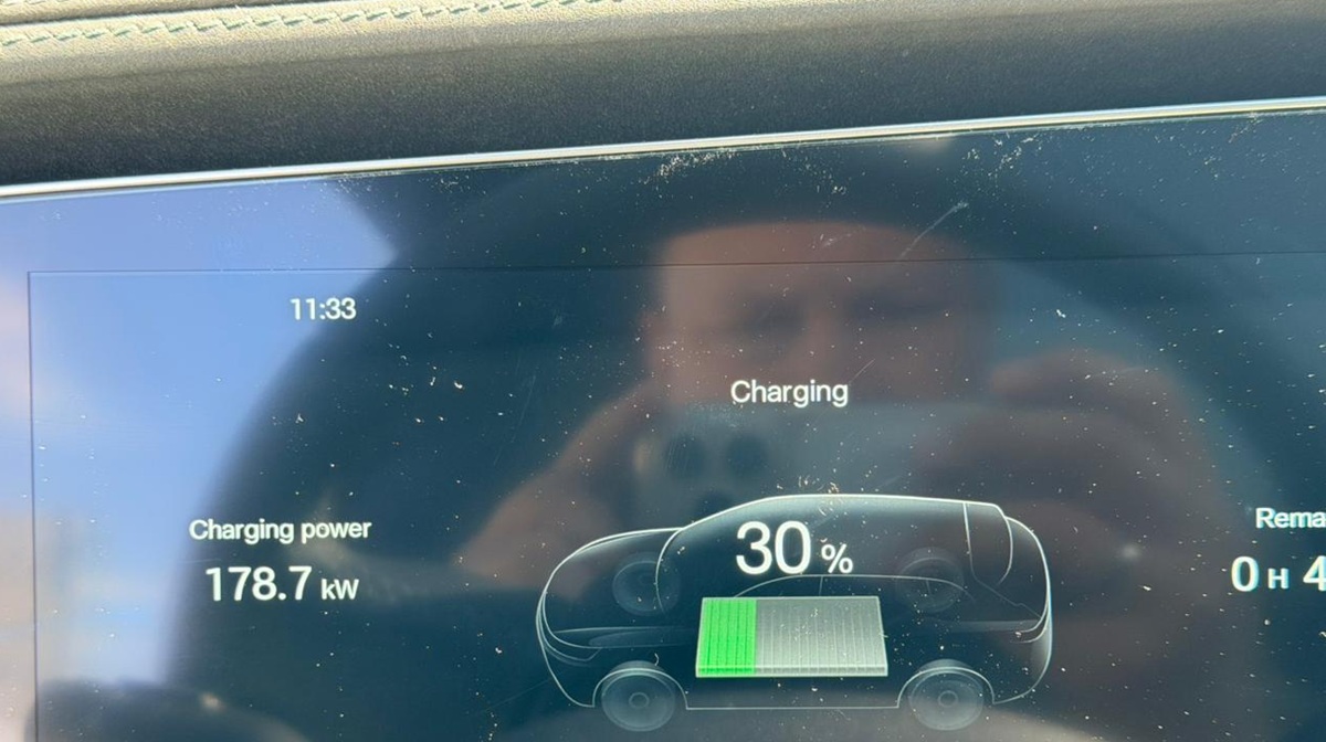 On ne brine za cenu goriva, niti da li će ga biti: Danilo iz Čačka električnim autom prešao 1.000 kilometara