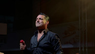 "Pevaću je dok sam živ!" Darko Lazić OVU pesmu posvetio pokojnom bratu - svaka reč boli, u publici brišu suze