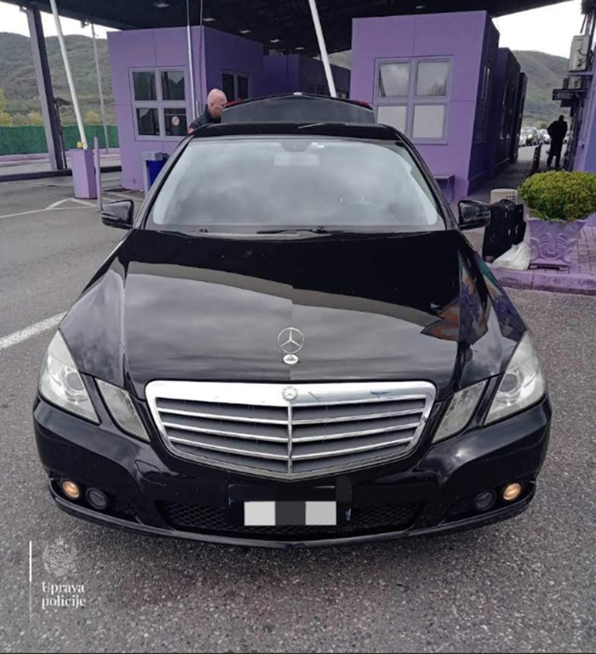 Crnogorska policija oduzela "mercedes" od albanskog državljanina: Potražuje ga Interpol