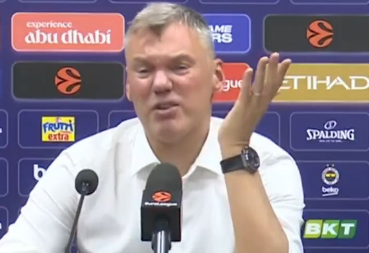 Novinar iznervirao Jasikevičijusa "Da li je moguće da mi postavljaš pitanje sa telefona?"