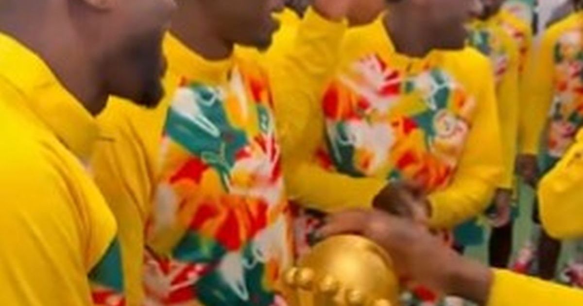 Ovo je najveći fudbalski hit! Sramno im oduzeli trofej, Sengalci izašli na utakmicu sa istim u rukama!