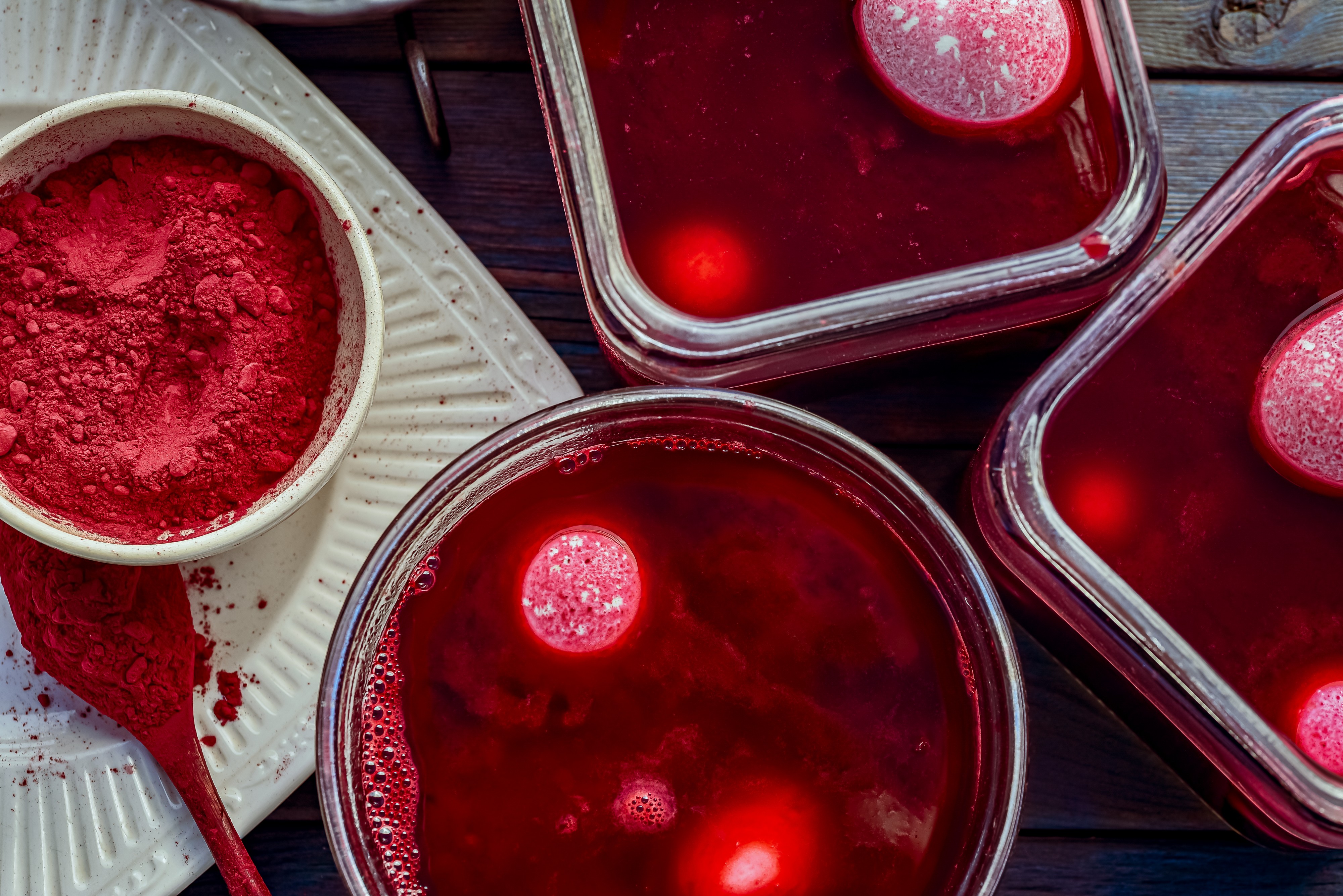 Zaboravite kesice i hemiju: Najjača crvena uskršnja jaja dobijaju se uz jedan začin koji već imate