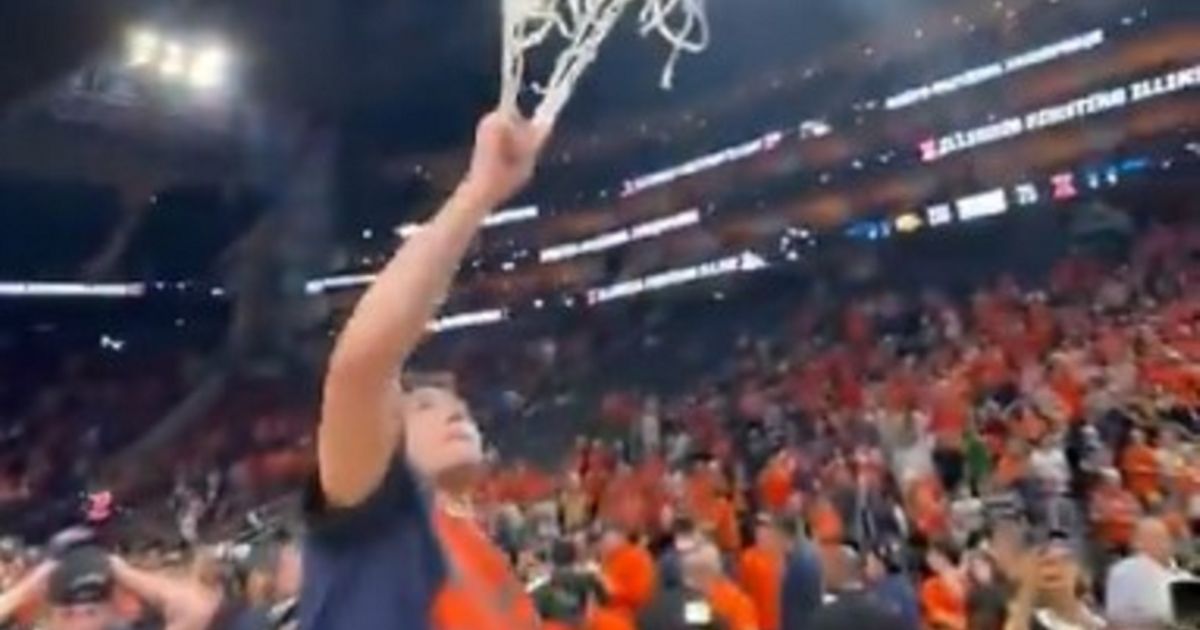 Montenegrin basketball player made all of America laugh: He wanted to cut down the net from the hoop, but it went wrong