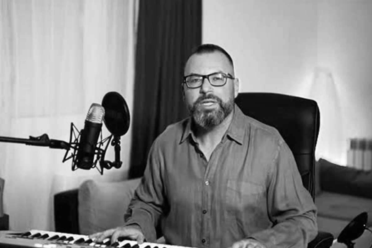 "Imao je izliv krvi na mozak" Srpski muzičar umro u 49. godini, njegov sestrić potvrdio užasnu vest