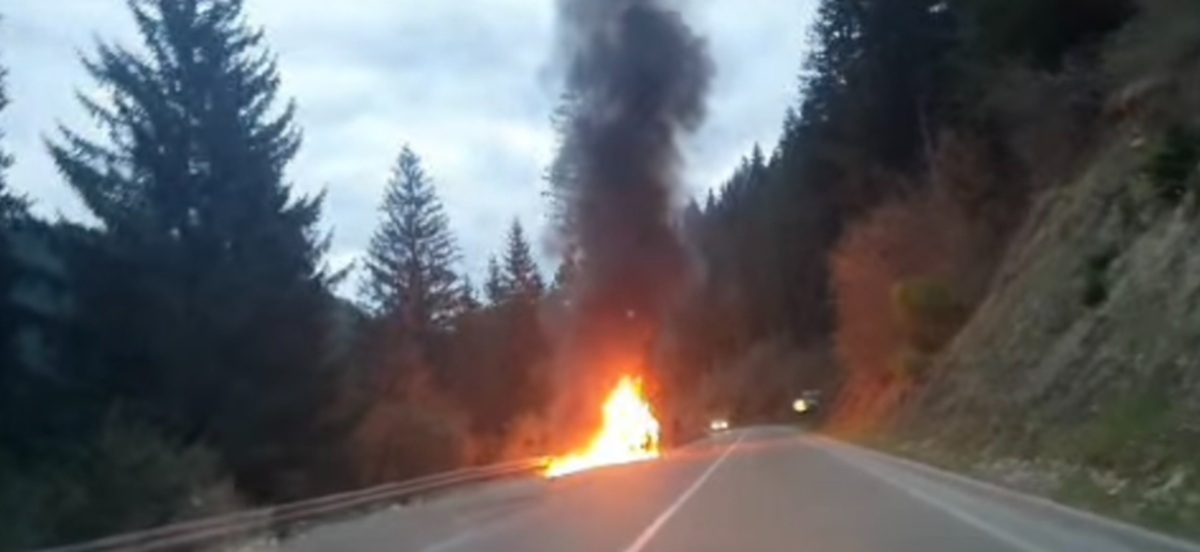 Buktinja na putu kod Užica: Zapalio se automobil u pokretu