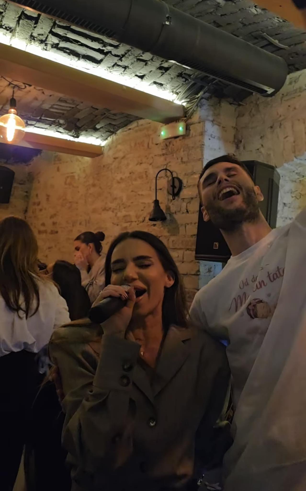 Košarkaš Partizana slavi rođenje ćerke! Zapevala mu OVA zvezda, on održao govor: "Moja žena je šampion!"