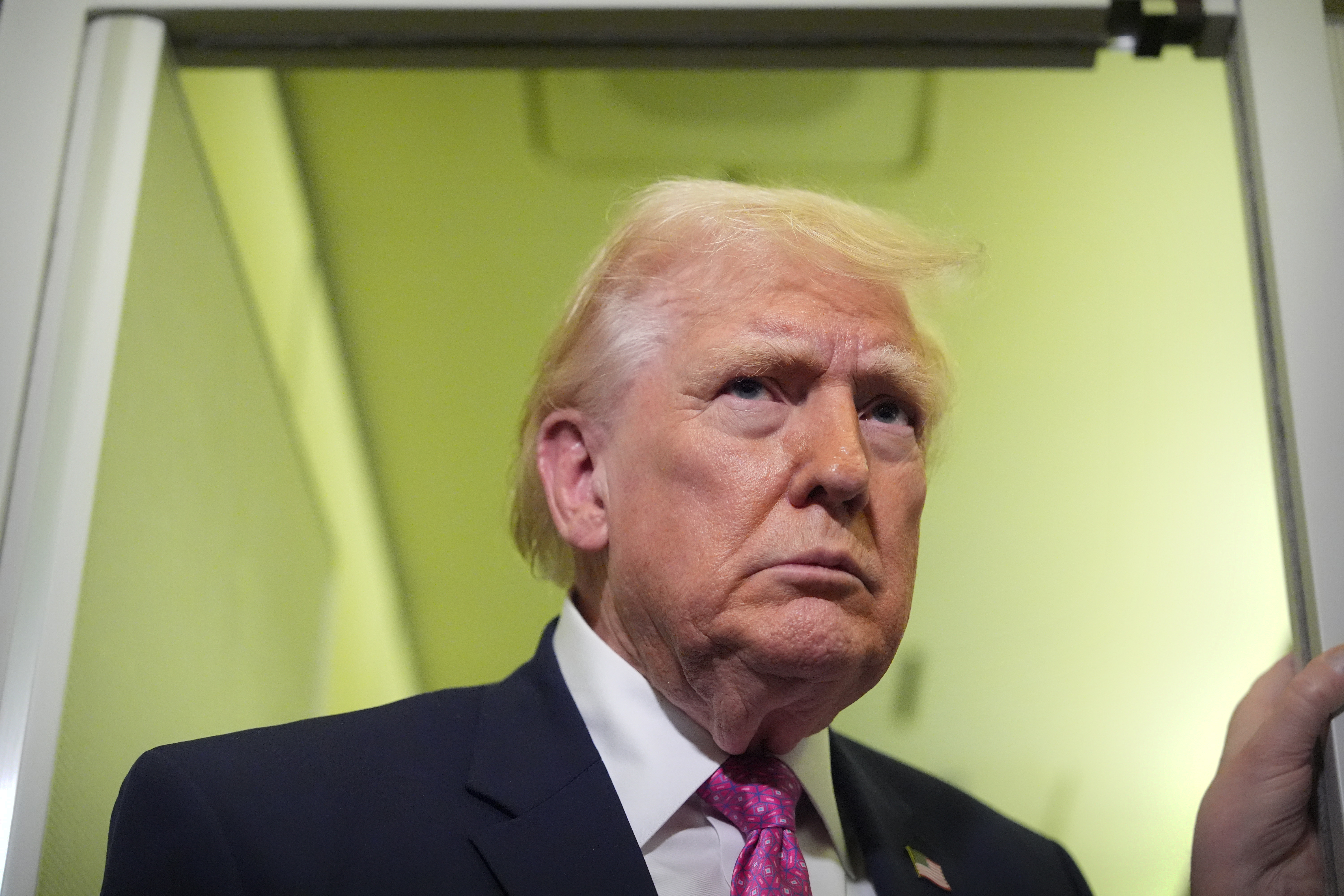 Tramp odlučan da zauzme ostrvo Harg: Glavni cilj - iranska nafta!