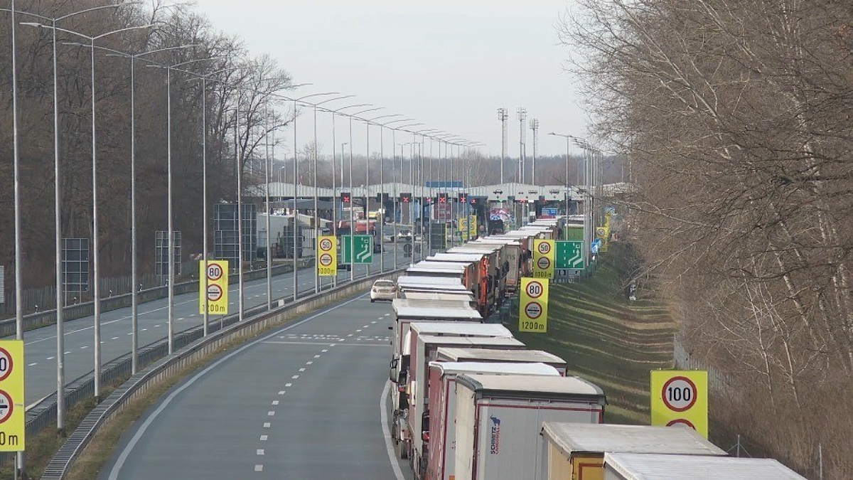 Čeka se i do OSAM SATI! Neviđene kolone na izlazu iz Srbije: Evo gde je od jutros najkritičnije
