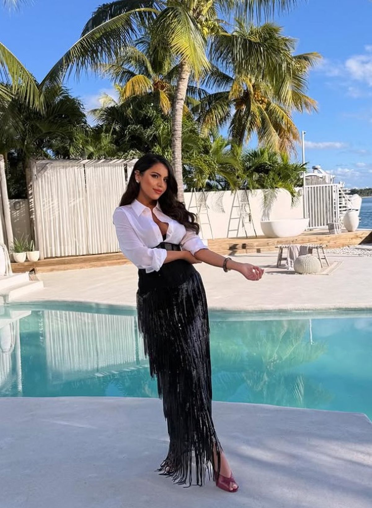 Azra živi u milionskoj vili na Floridi: Pozlaćeni detalji na stolu, a pevačica jede pasulj: "Domaće kuvam"