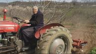 Pavlika (85) šoferira već 50 godina: "Kad komšijama treba nešto, odmah palim traktor jer šoferi su solidarni"