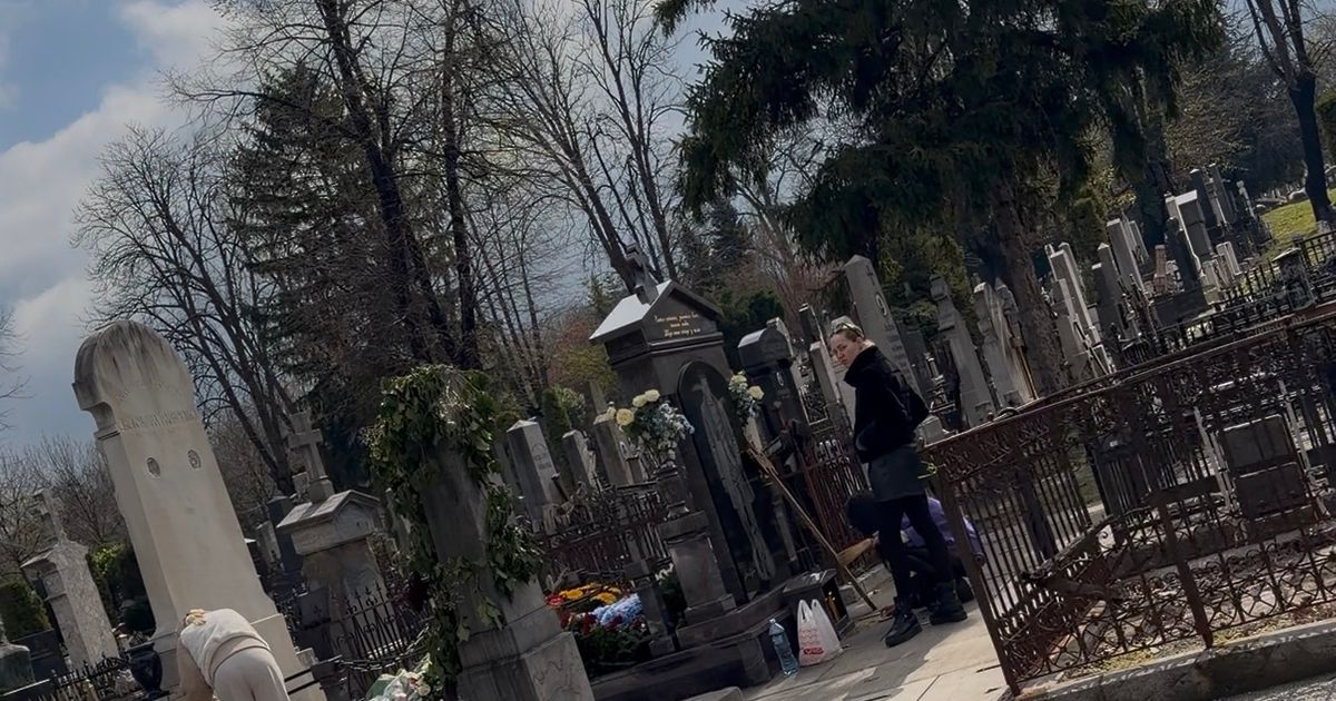 Ćerka i udovica izašle na groblje, utučene na godišnjicu Željkove smrti: Grob pretrpan cvećem