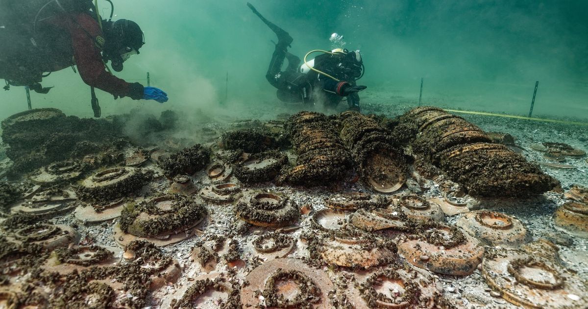 SENZACIONALNO OTKRIĆE! Blago staro 2.000 godina pronađeno na dnu jezera: Stotine predmeta ostalo netaknuto!