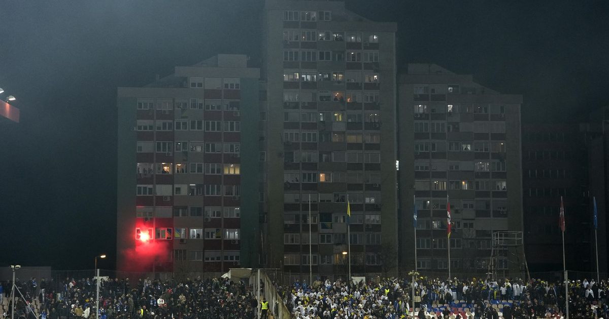 Hit u BiH: Gore stanovi, gori cela zgrada zbog utakmice s Italijom, zapalili baklje u sobama pored stadiona