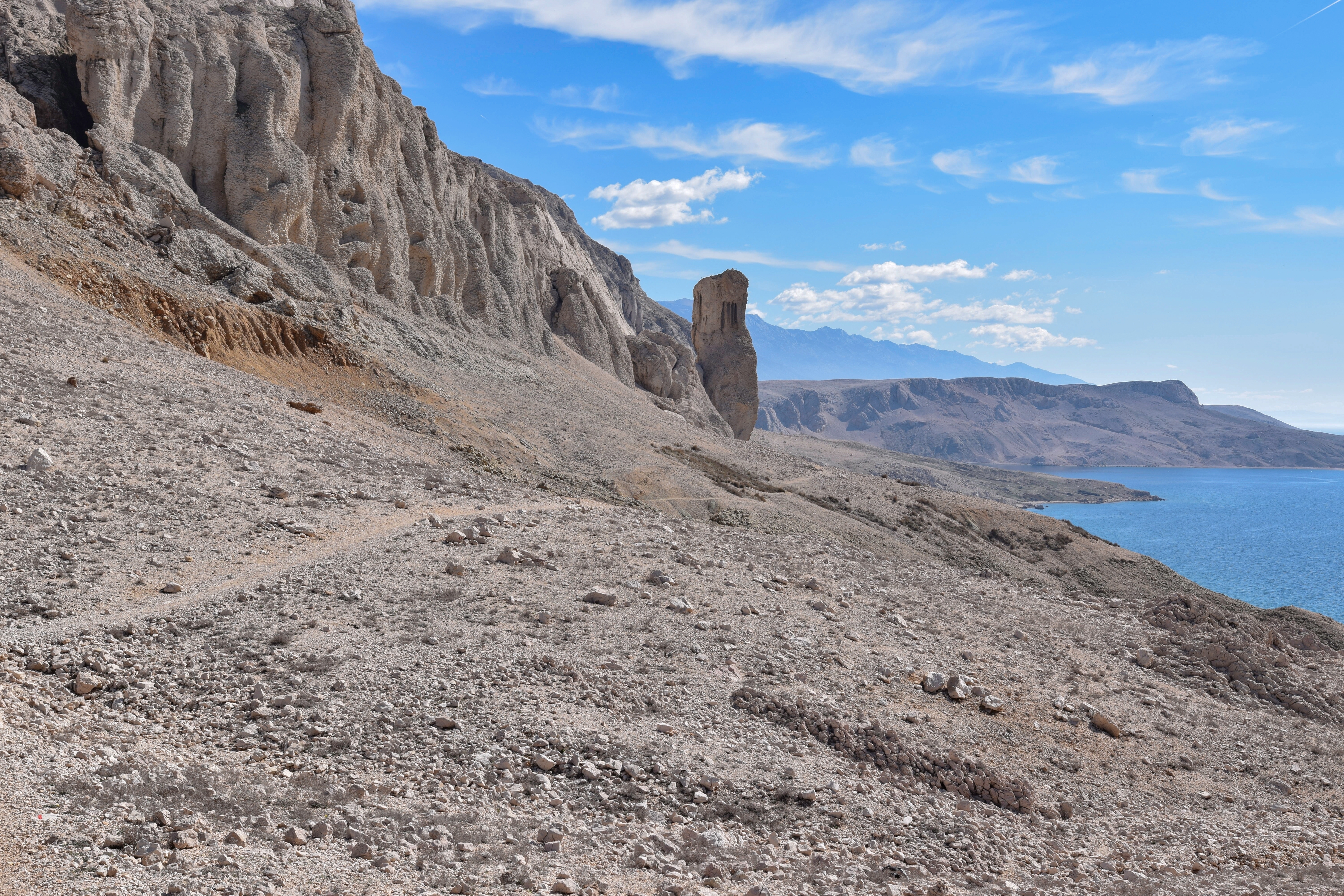 Neobičan trougao otkriven na jadranskom ostrvu: Prava zagonetka, postoji više teorija, ali ništa nije dokazano