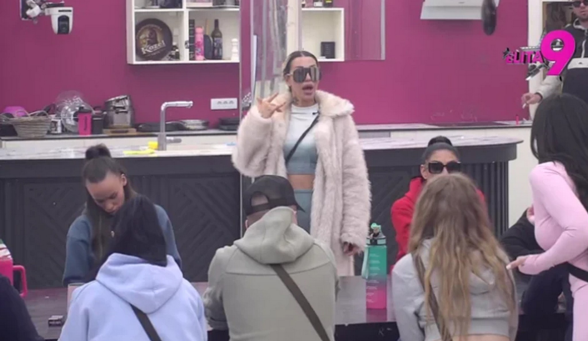 "Ošamarila sam ga kad sam saznala da ima ženu i dete" Suočavanje Stanije, Aneli i Asmina - haos u Eliti!