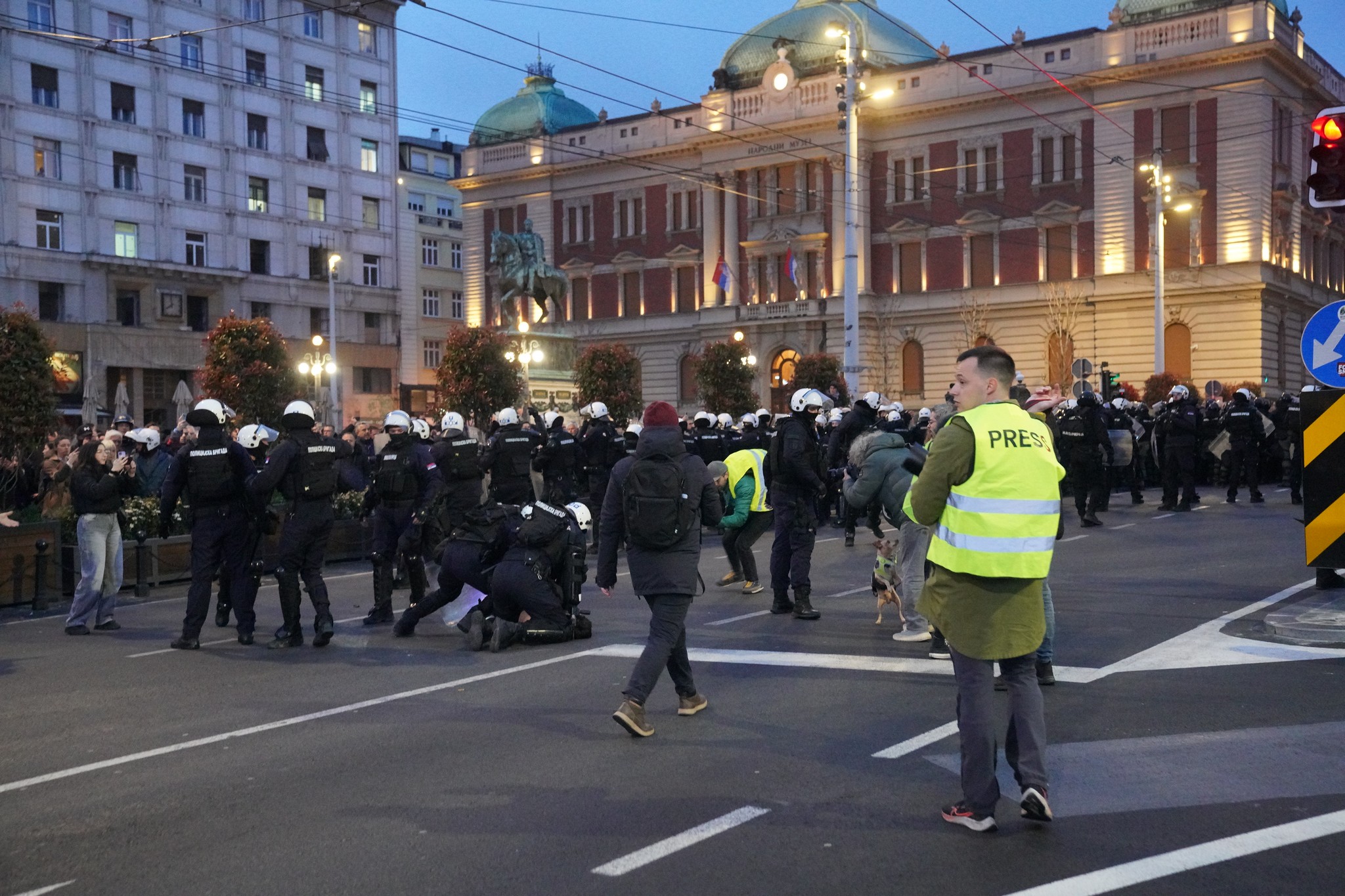 Završen protest ispred Rektorata posle obraćanja Đokića