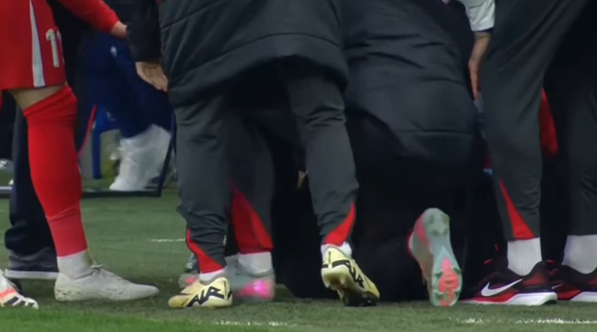 Drama u komšiluku: Selektor Turske hitno prevezen u bolnicu s imobilisanim vratom