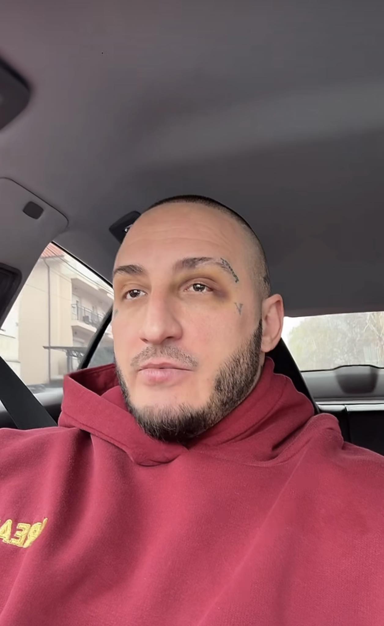 Vuk Mob prebio momka u kafani! Nakon snimka tuče koji se pojavio, oglasio se reper: "Tražio je..."