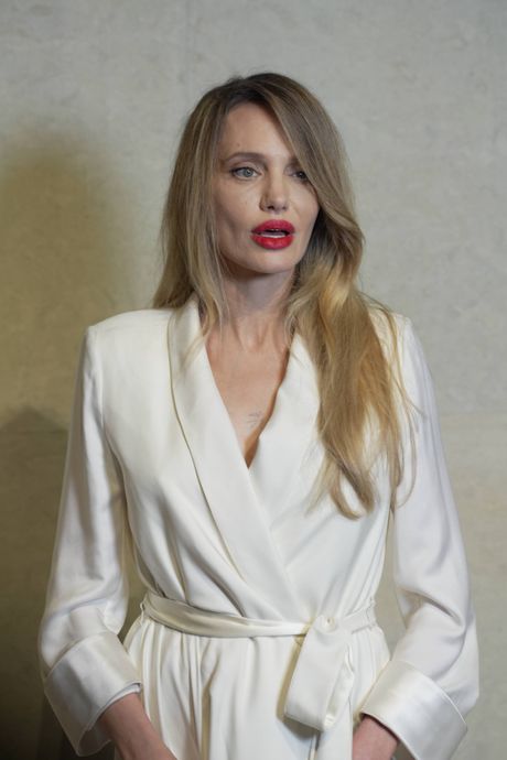 Anđelina Džoli, Angelina Jolie