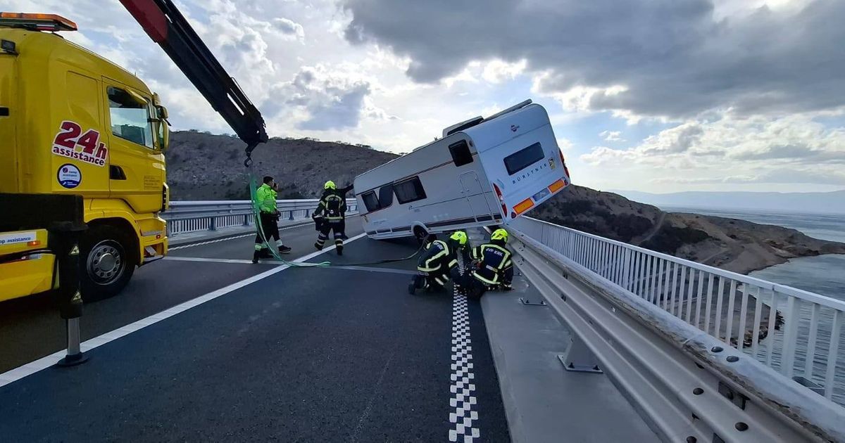 HATS OFF! Here's how firefighters saved a trailer hanging from the Krk Bridge in 150 km/h winds!