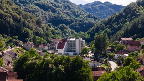 Lukovska, Kuršumlijska, Prolom banja