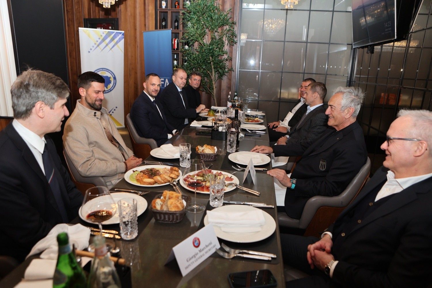 Novak Đoković ponovo jede meso?! Svi su bili u šoku kad su videli tanjir ispred najboljeg tenisera ikad