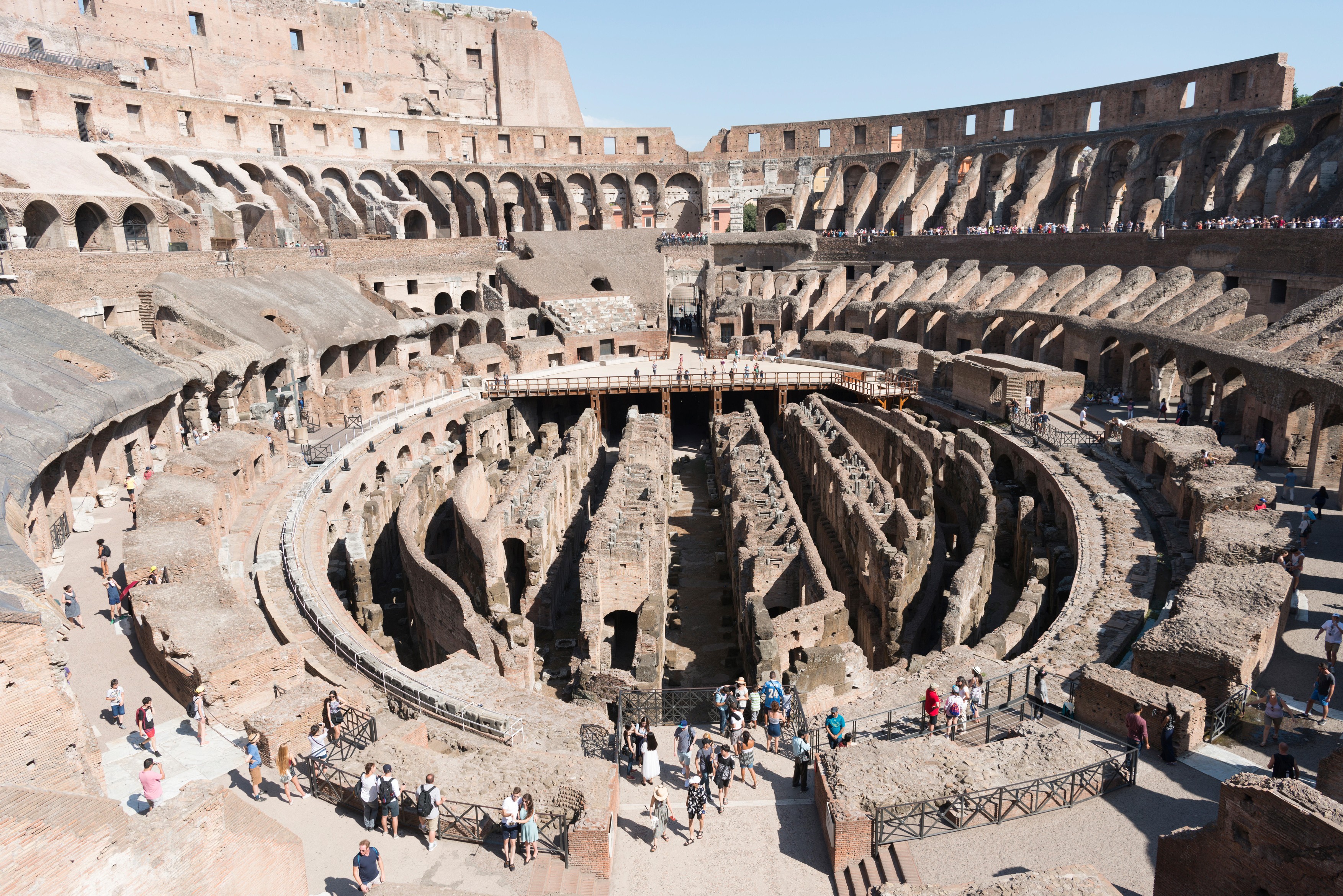 Protiv zveri se borila u toplesu: Izgubljeni mozaik doveo do šokantnog otkrića