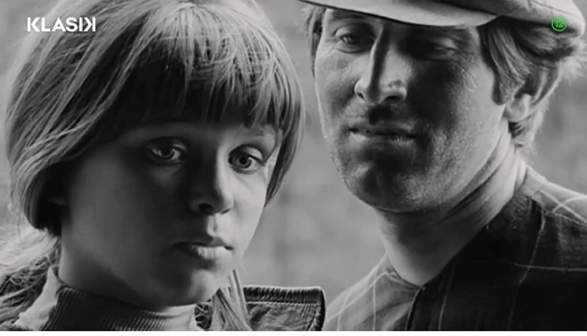 Ovaj film je od nje napravio prvu dečiju filmsku zvezdu Jugoslavije: Bila rame uz rame sa Ljubišom Samardžićem