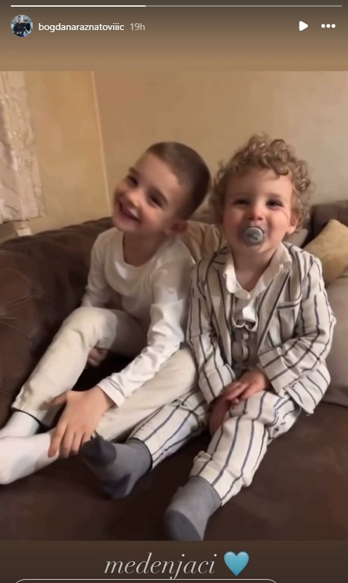 Bogdanin kućni video raznežio sve: Željko namršten pokazuje mišiće, mali Krstan ne skida osmeh