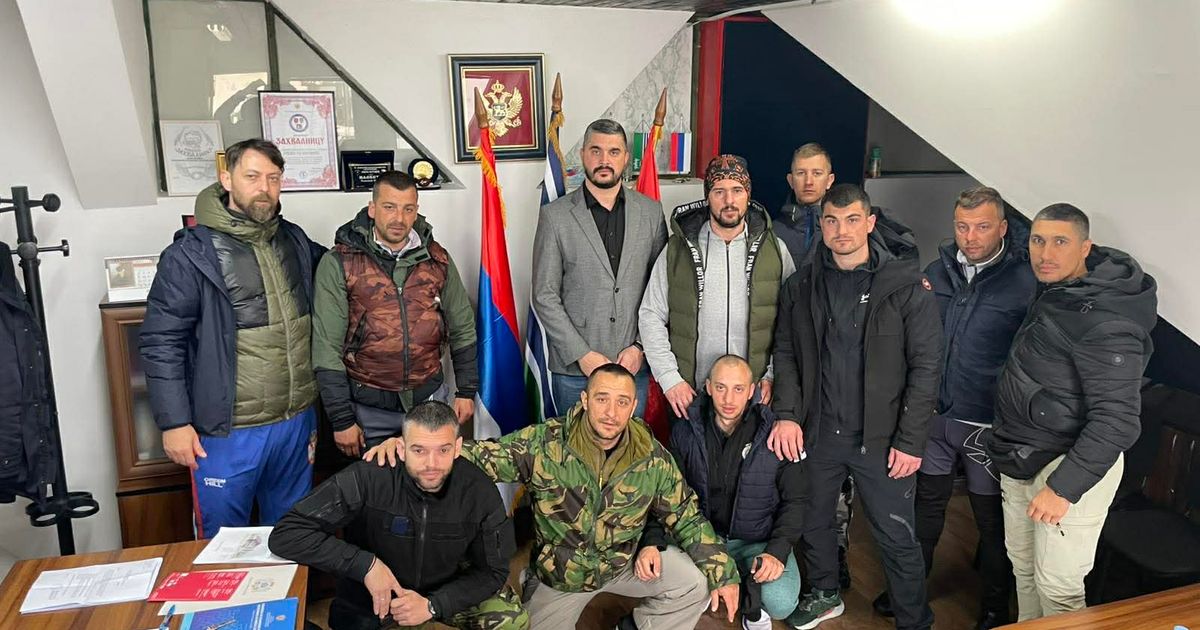 Prate ih surovi uslovi, dnevno pešače 40 km! Srpski hodočasnici prešli crnogorsku granicu: Cilj nema prepreke