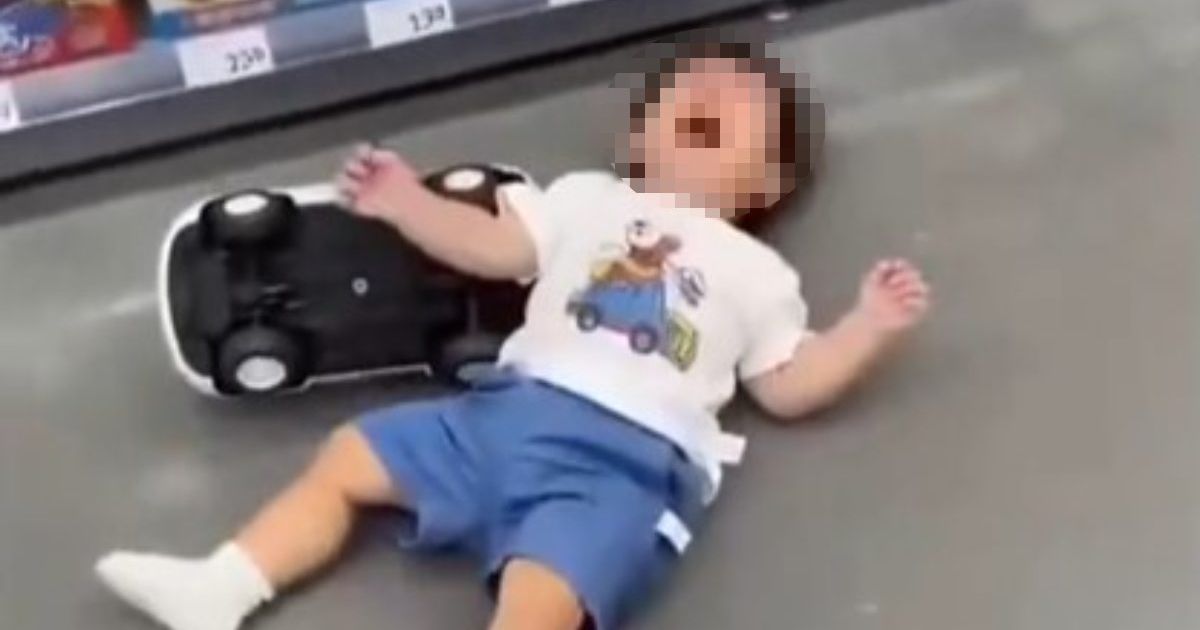 Dečak plače kao da je SMAK SVETA, a onda šok preokret - UGLEDAO JE NJU! Jedan detalj izazvao diskusiju