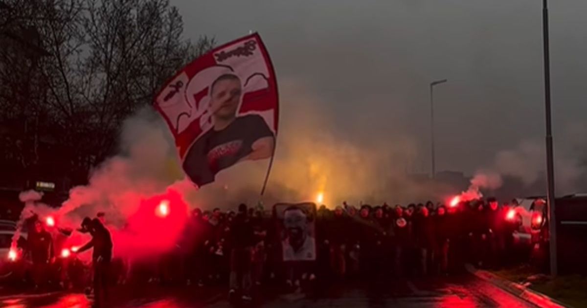 Delije u korteu krenule na derbi, pa brutalno isprozivali Grobare: 