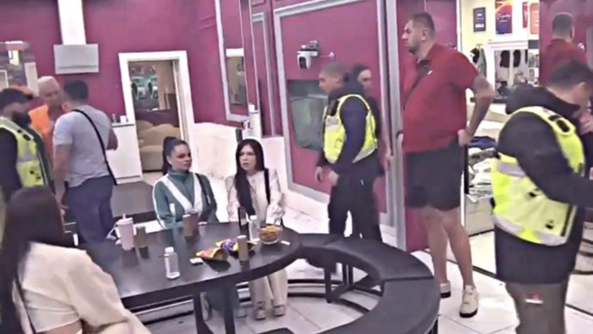 Jezivo, Maja pesnicama udarala Uroša: On vrišti, ona se zaletela kao furija, obezbeđenje je jedva savladalo