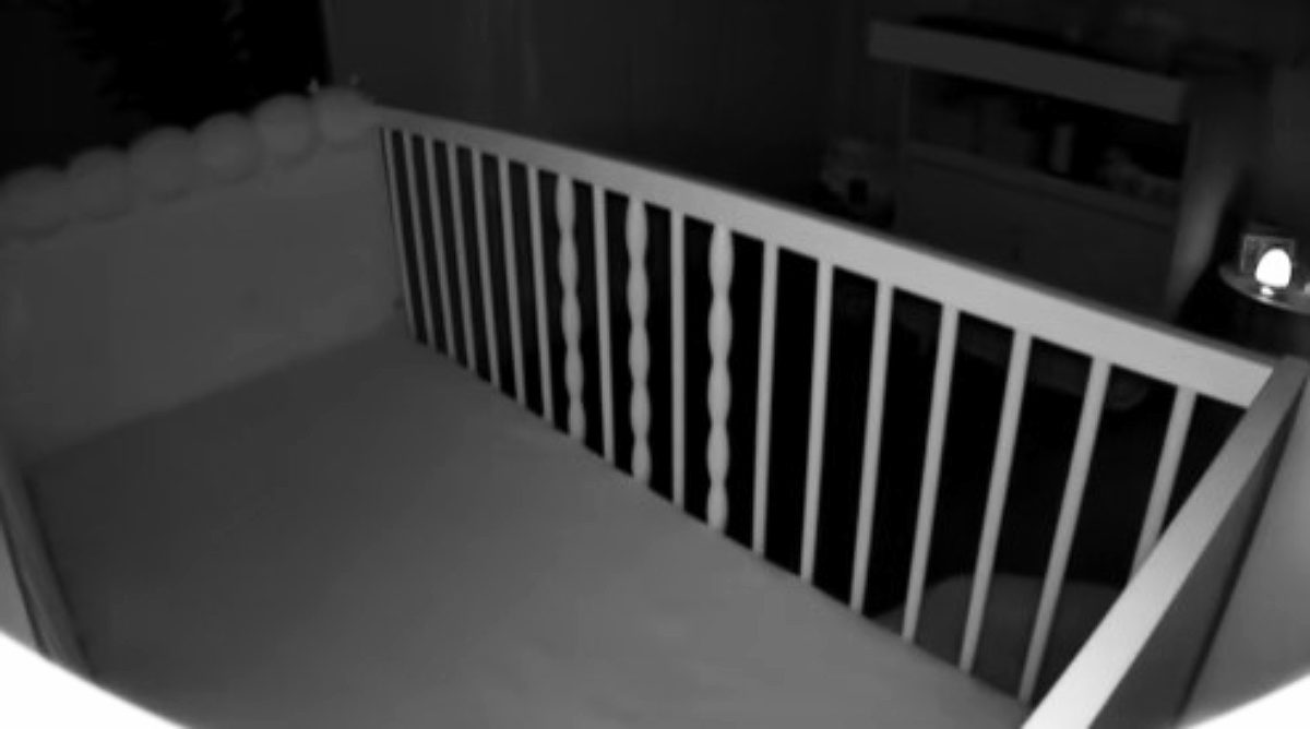 JEZIVA SCENA NA BEBI MONITORU Otac stavio ćerku da spava, a kada je pogledao kameru SLEDIO SE!