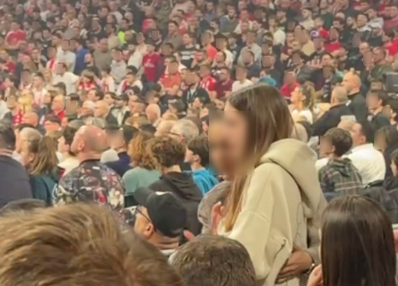 Devojčica u suzama napustila Arenu posle skandaloznog poteza Grobara!