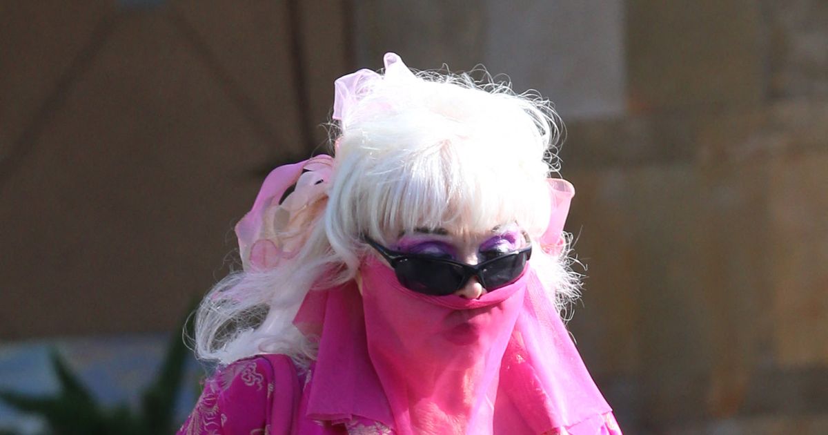 Zovu je MISTERIJA MINIĆA, ima 76 godina i lice joj je pojeo botoks: Samo određena grupa ljudi zna za nju