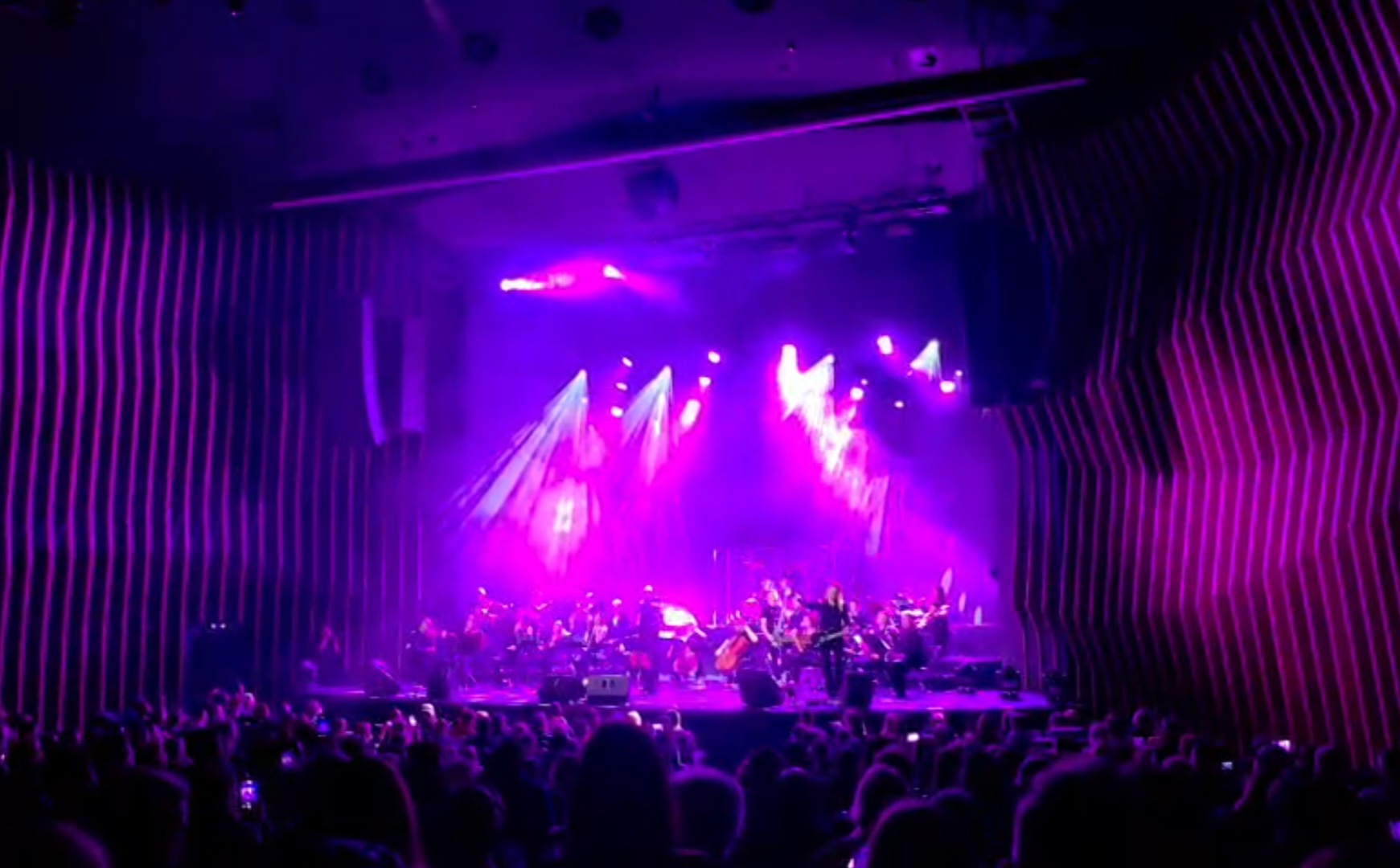 Black Symphony i Zrenjaninska filharmonija ponovo oduševili mts Dvoranu legendarnim hitovima Metalike