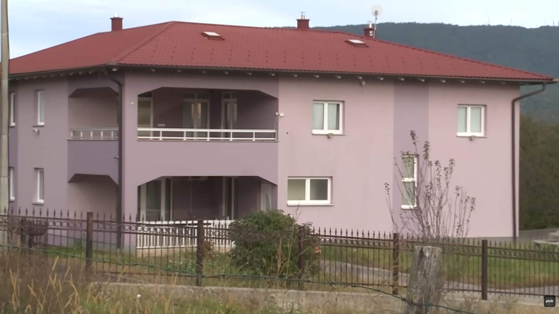 Raskošna palata Asmina Durdžića ima 13 soba i 3 stana: Vredi 700.000 evra "Da je u gradu vredela bi 2 miliona"