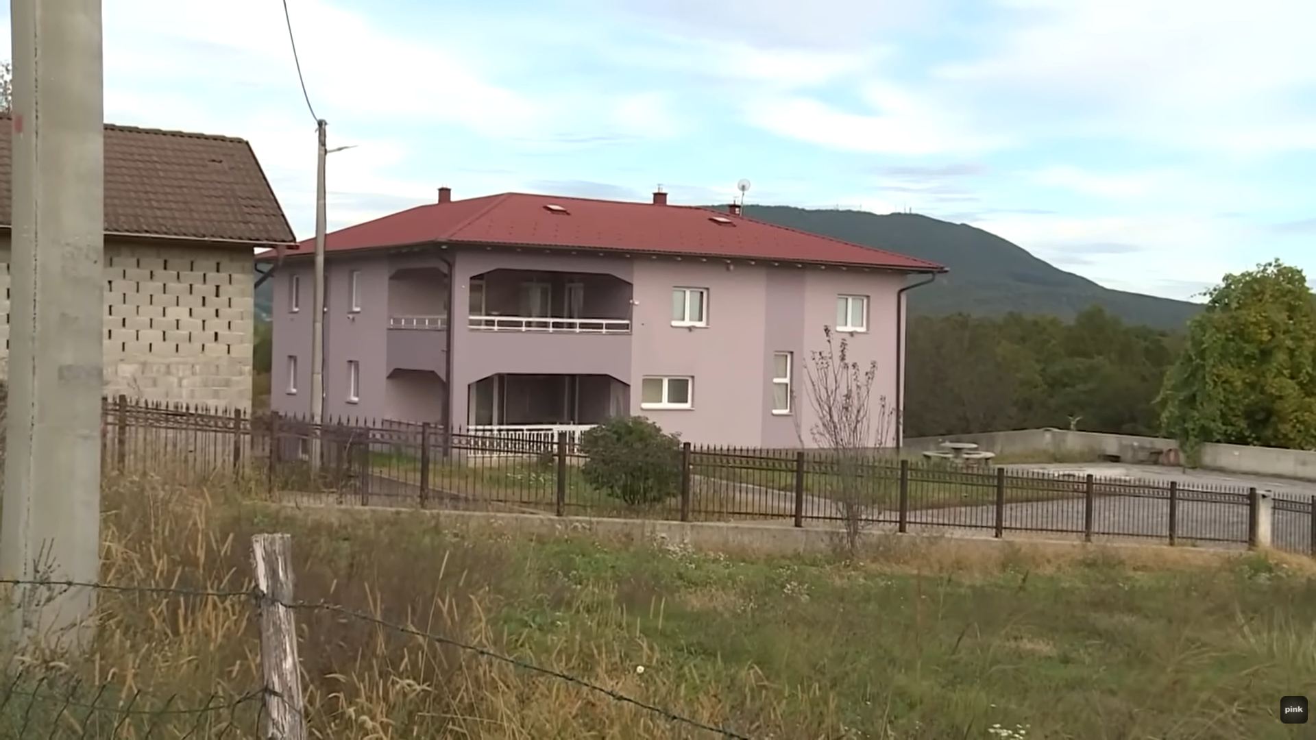 Raskošna palata Asmina Durdžića ima 13 soba i 3 stana: Vredi 700.000 evra "Da je u gradu vredela bi 2 miliona"