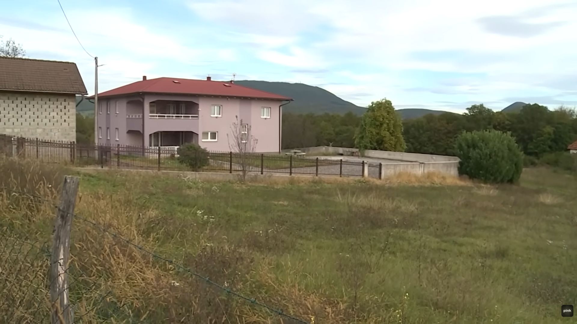 Raskošna palata Asmina Durdžića ima 13 soba i 3 stana: Vredi 700.000 evra "Da je u gradu vredela bi 2 miliona"